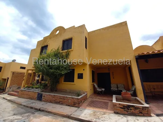 Townhouse En Venta Conservado Y Listo Para Habitar, Conjunto Privado Con Pozo De Agua, Vigilancia Privada Y Area Social, Buen Clima! Excelente Distribucion, 3 Habitaciones (2 Con Vestier Y Baño