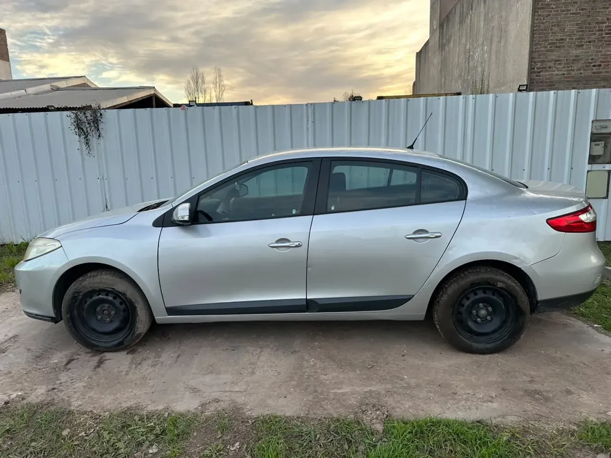 Renault Fluence 1.6 Confort 110cv545802681152983044