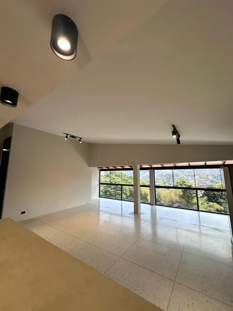Alquilo Casa Comercial En La Trinidad Remodelada 