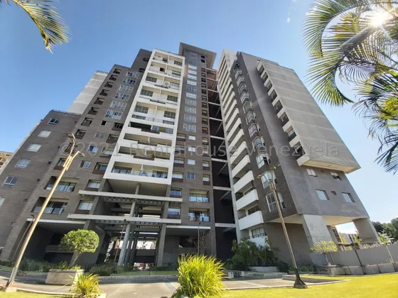 Apartamento Estudio En Venta En El Este De Barquisimeto Con Planta Eléctrica, Gimansio Y Una Piscina Con La Mejor Vista A La Ciudad Cod.24-20393 Nd 