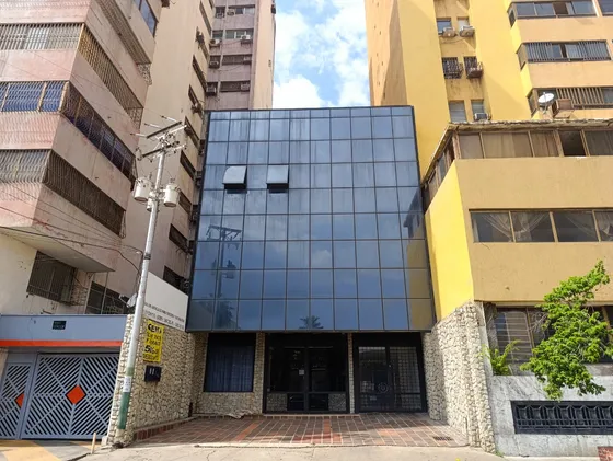 Edificio En Venta, En El Centro De Puerto La Cruz.
