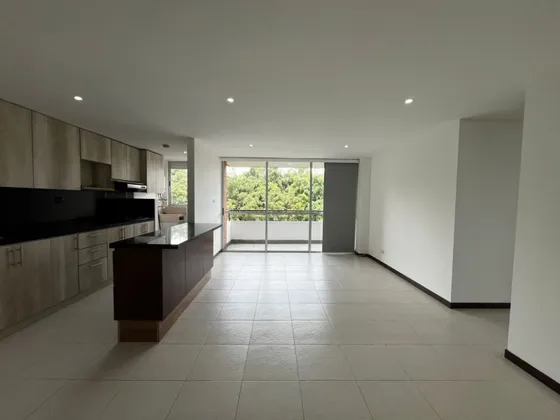 Apartamento En Arriendo En Cumbres. Cod A24055