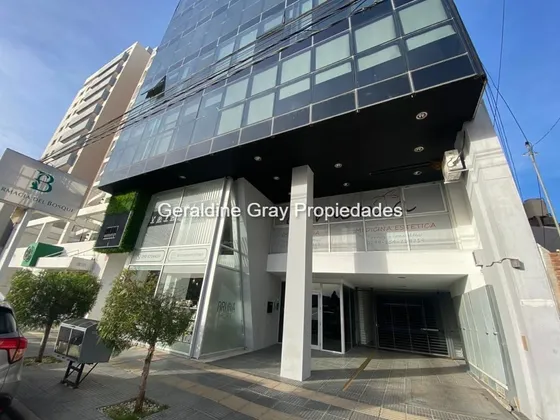 Venta Oficina Área Centro Este Con Cochera