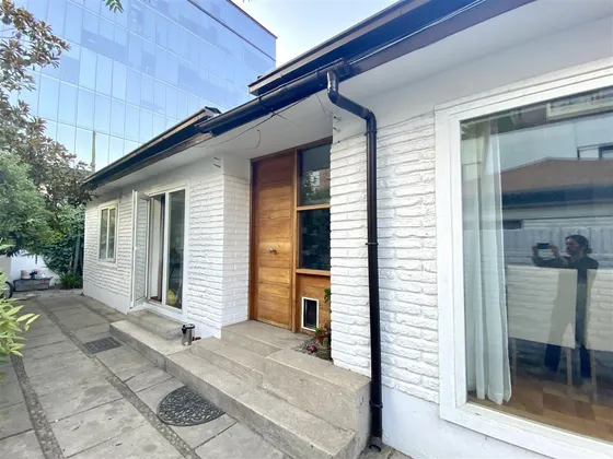 Casa En Venta De 3 Dorm. En Vitacura Nueva Costanera