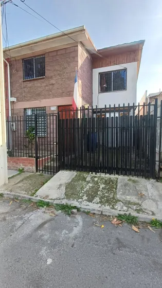Arriendo Casa 3d 1b 1estc + Patio En Los Pinos, Tranquilidad