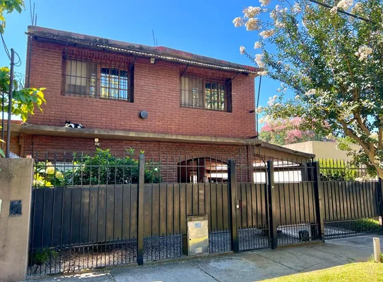 Venta Casa 4 Amb Con Parque En Longchamps