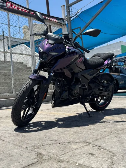 N250, Con 13,000 Km, Con Vinil Wrap Morado, Sliders