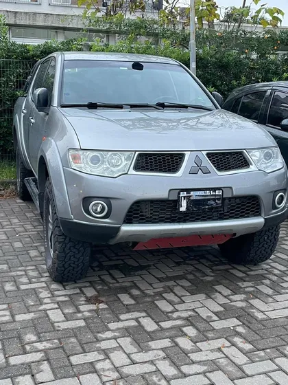 Mitsubishi L200 3.2 Cab Doble 4wd Cr 170cv Mt