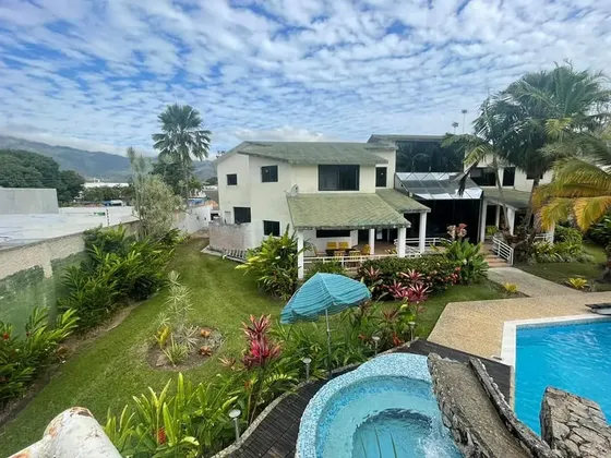 Yosmar Y Fernando Venden Casa En Urb El Solar, Guataparo - Valencia