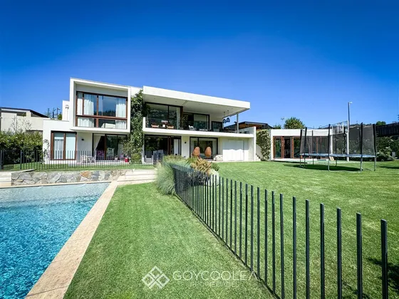 Casa En Venta De 4 Dorm. En Lo Barnechea