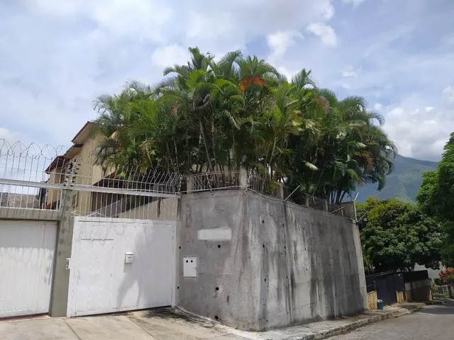 Yf Hermosa Casa En Venta En El Marques Calle Cerrada 24-4321 Merw.