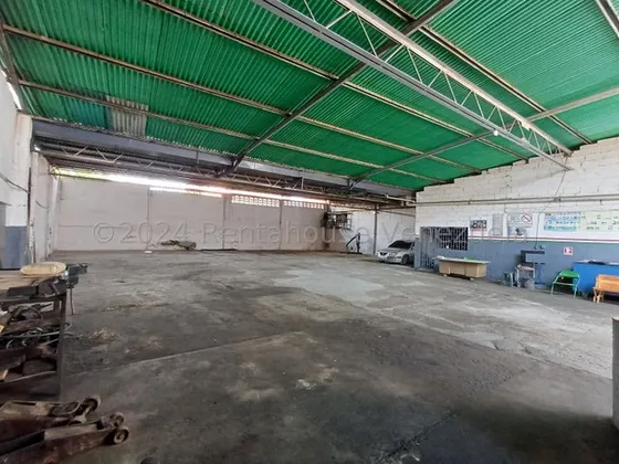 Local Comercial En Alquiler En Barquisimeto Crr 29 Espacioso Taller En Zona Repuestera De La Ciudad! Cod 25 7643 Soy Gabi Irastorza Comunicate...!                                                      