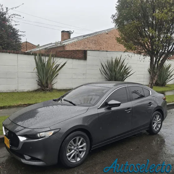 Mazda 3 2.0 Touring Híbrido