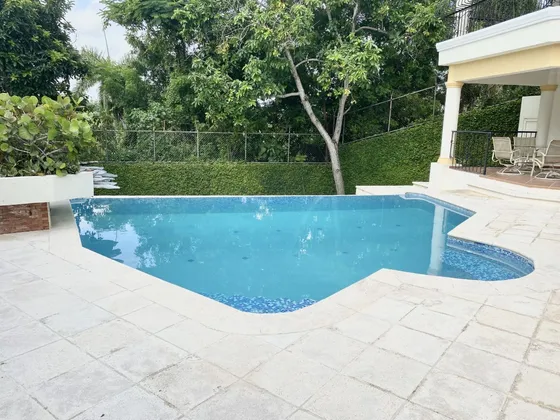 Casa En Venta, Altos De Arroyo Hondo.