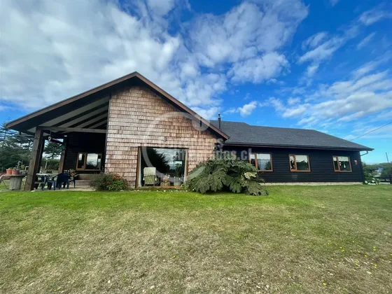 Casa En Venta De 5 Dorm. En Puerto Varas