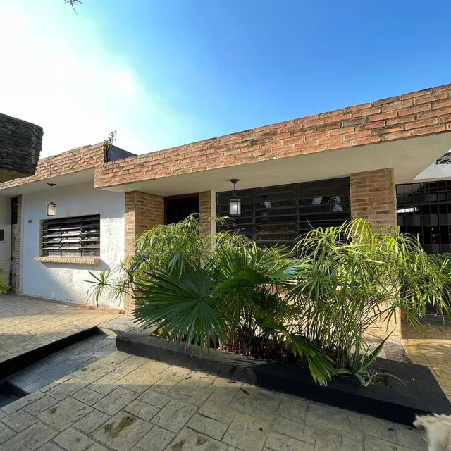 Casa En Venta En El Trigal Centro, En Calle Principal Ap