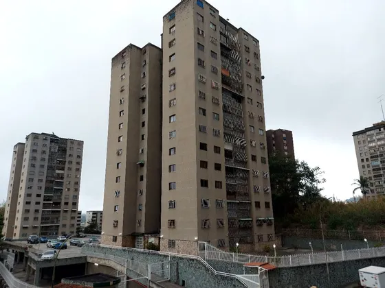 Se Vende Apartamento En Urbanizacion Quenda , Altos Mirandinos , Los Teques 