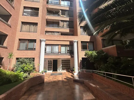 Dpto 4d. 4b Muy Amplio En Calle La Gloria Las Condes