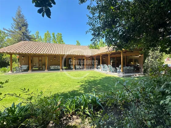 Casa En Venta De 4 Dorm.+ Salita+escritorio+servicio