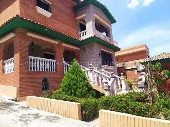 La Trigaleña Hermosa Casa En Venta Ubicada En Valencia 24-14067 Eloisa Mejia 