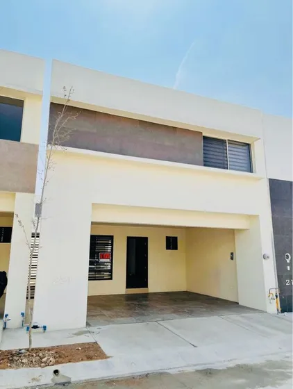 Renta De Casa En Montenova Cumbres Con Alberca