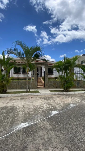 Casa En Venta En Los Nísperos Calle Cerrada Gavip