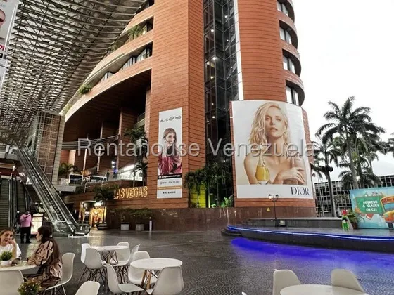 Se Vende Local Comercial En La Castellana 25-24154