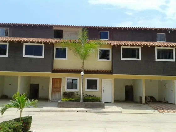 En Venta Town House Obra Gris En Conjunto Residencial Brisa De La Romanza