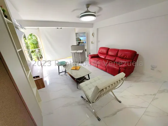 Hermoso Apartamento Remodelado En Santa Paula 25-20639