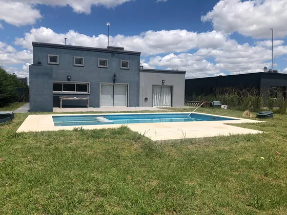 Casa En Venta Canning Barrio Santa Rita