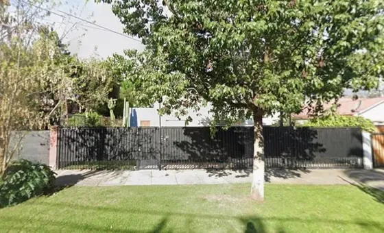 Casa En Venta De 6 Dorm.4 Baños + 4 Estac. En La Reina