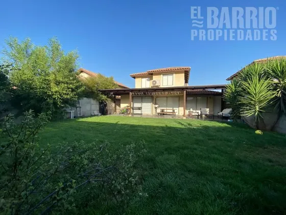 Casa En Venta De 4 Dorm. En Chicureo