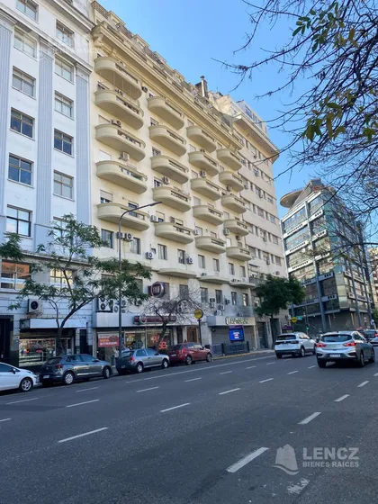 Venta Oficina 5 Ambientes, En El Corazon Del  Barrio Monserrat Caba