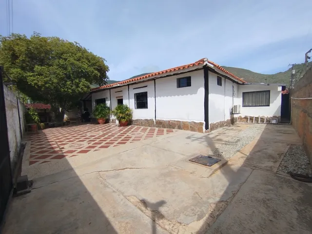 Hermosa Casa Con Terreno Muy Cerca Del Mar. Mcgf. 25-8487