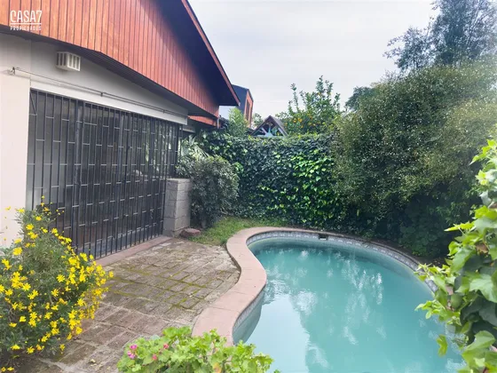 Casa En Venta De 4 Dorm. En Las Condes