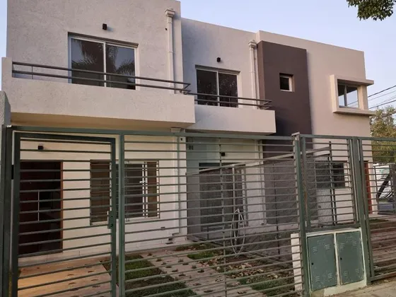 Ph En Venta - 2 Dormitorios 1 Baño - Cochera - 80mts2 - Castelar, Morón
