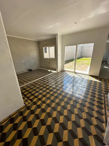 Casa En Venta - 2 Dormitorios 2 Baños - Cochera - 300mts2 - Norberto De La Riestra, 25 De Mayo