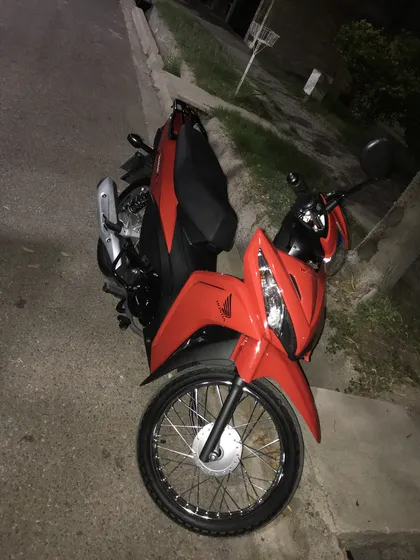 La Moto Está En Excelente Estado Con Solo 1800 Km