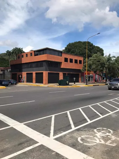 En Venta O Alquiler Edificio Comercial En La Av Bolivar (ac)