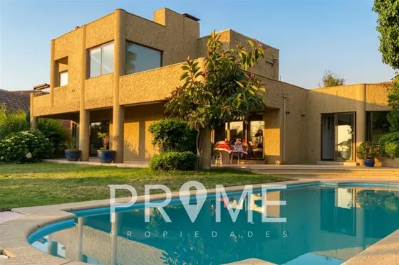 Casa En Arriendo De 5 Dorm. En Las Condes