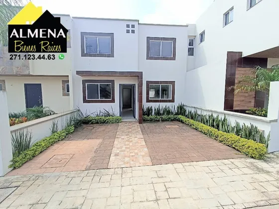Casa Uso De Suelo En Venta Residencial Almendros