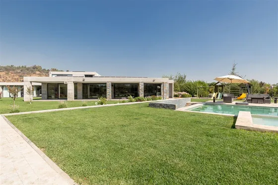 Casa En Venta De 4 Dorm. En Colina