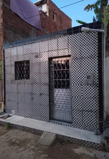 Casa 1quarto,1banheiro,1 Sala ,uma Cozinha ,corredor E Área 