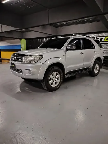 Toyota Fortuner 4.0