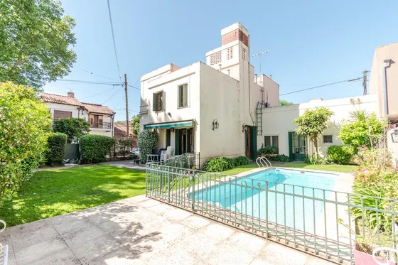 Sensacional Casa Antigua En Pleno Martinez Con Jardin, Piscina Y Cerca De Todo.
