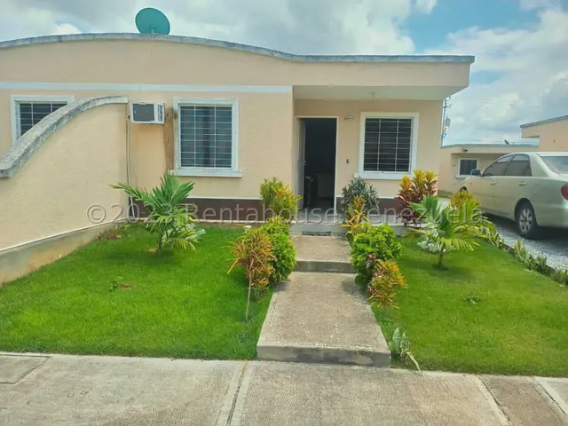 Dalisa Bigott Vende Casa En Urb. Roca De La Ensenada | 2h/2b | 65 M² | 166 M² Terreno | Barquisimeto #25-4548