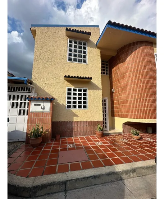 Se Vende Townhouse En Urb. Santa Maria