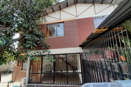 Casa Dos Dormitorios ,cerca De Mall Tobalaba.
