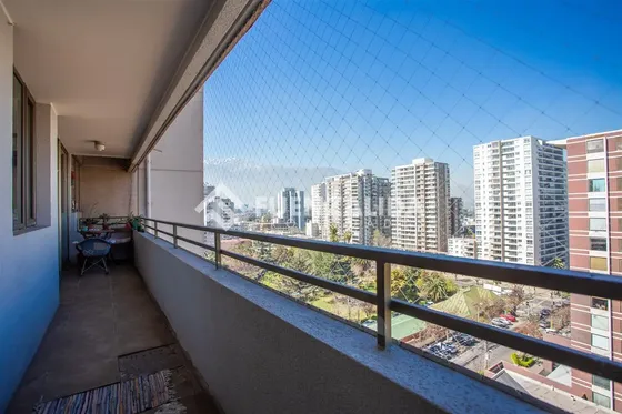 Departamento Con Terraza Y Gran Ubicación En Ñuñoa