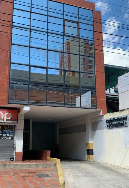 En Venta Oficina Centro Profesional Kristal Calle Rivas Centro-maracay